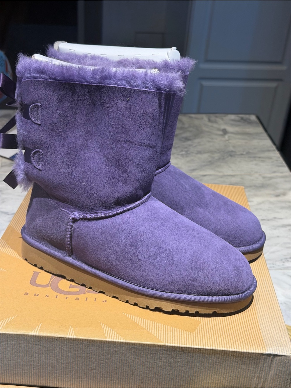 UGG Women's Bailey bow size 6